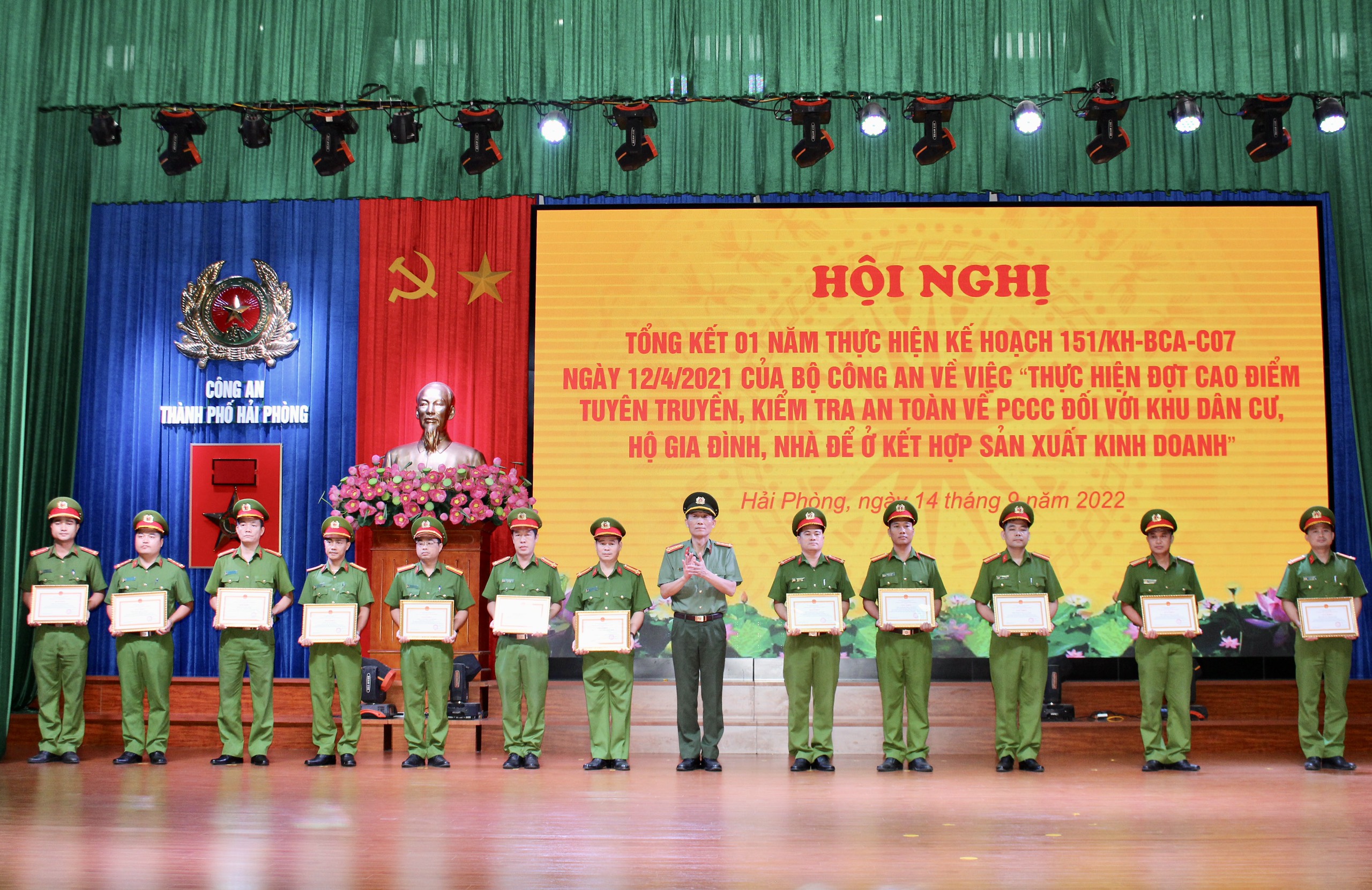 Tổng kết 1 năm cao điểm tuyên truyền kiểm tra an toàn về PCCC  đối với khu dân cư, hộ gia đình, nhà ở kết hợp sản xuất kinh doanh 